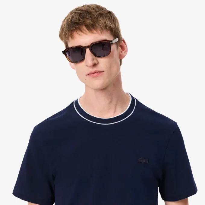 Ανδρικό T-shirt με ελαστικό πικέ και ριγέ γιακά Ανδρικό T-shirt με ελαστικό πικέ και ριγέ γιακά