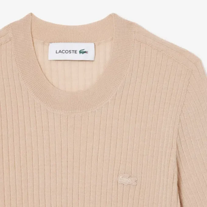 Γυναικείο πουλόβερ με κοντά μανίκια από πλεκτό μερινό μαλλί Γυναικείο πουλόβερ με κοντά μανίκια από πλεκτό μερινό μαλλί