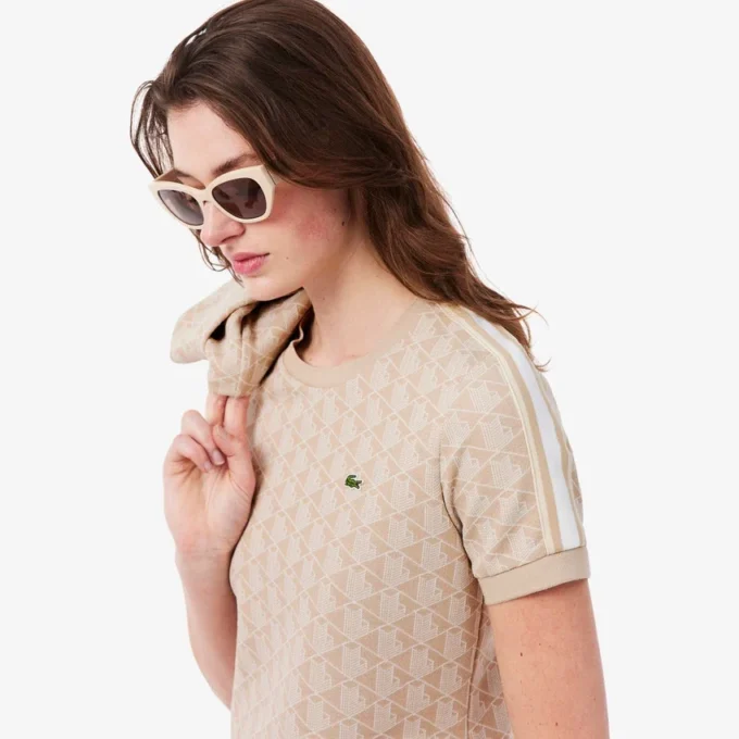 Γυναικείο T-shirt με μονόγραμμα και στενή γραμμή Γυναικείο T-shirt με μονόγραμμα και στενή γραμμή