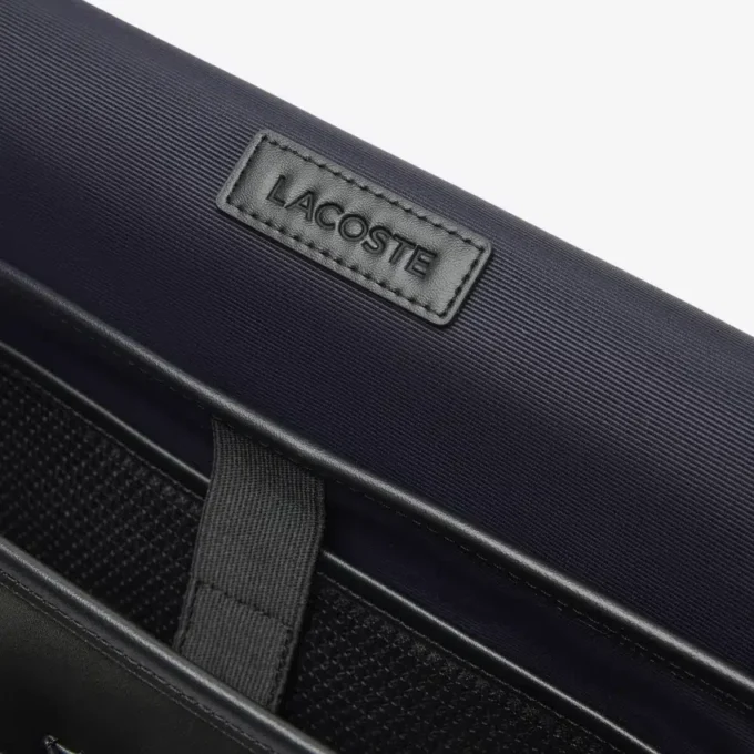 Κλασική τσάντα Lacoste με πτερύγιο κλεισίματος Κλασική τσάντα Lacoste με πτερύγιο κλεισίματος