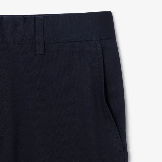Παντελόνι Chino από ελαστικό τβίλ με στενή γραμμή Παντελόνι Chino από ελαστικό τβίλ με στενή γραμμή