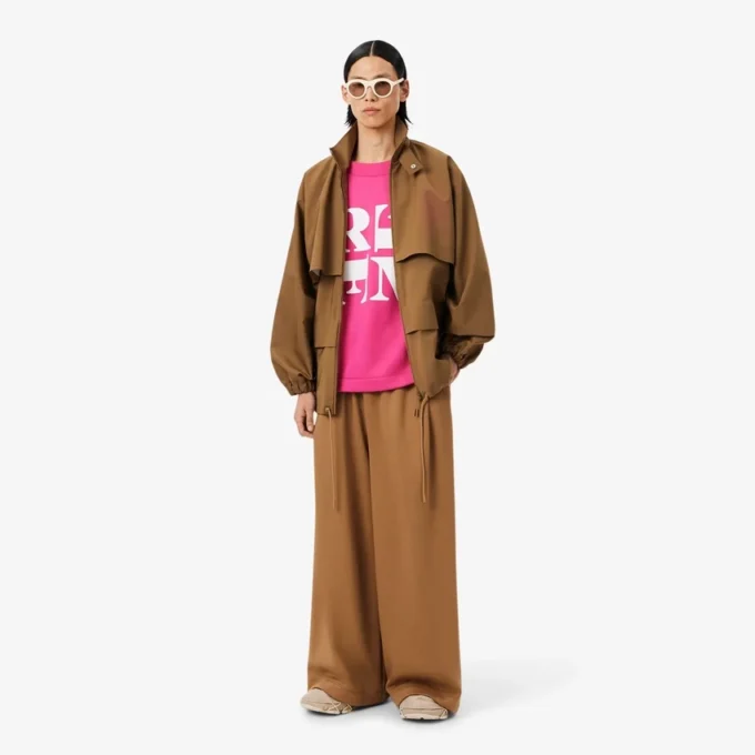 Σατέν T-shirt με γραφικά Runway Σατέν T-shirt με γραφικά Runway