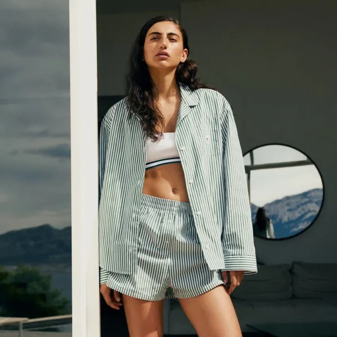 Σετ πιτζάμας από ριγέ ποπλίν σε oversized μέγεθος Σετ πιτζάμας από ριγέ ποπλίν σε oversized μέγεθος