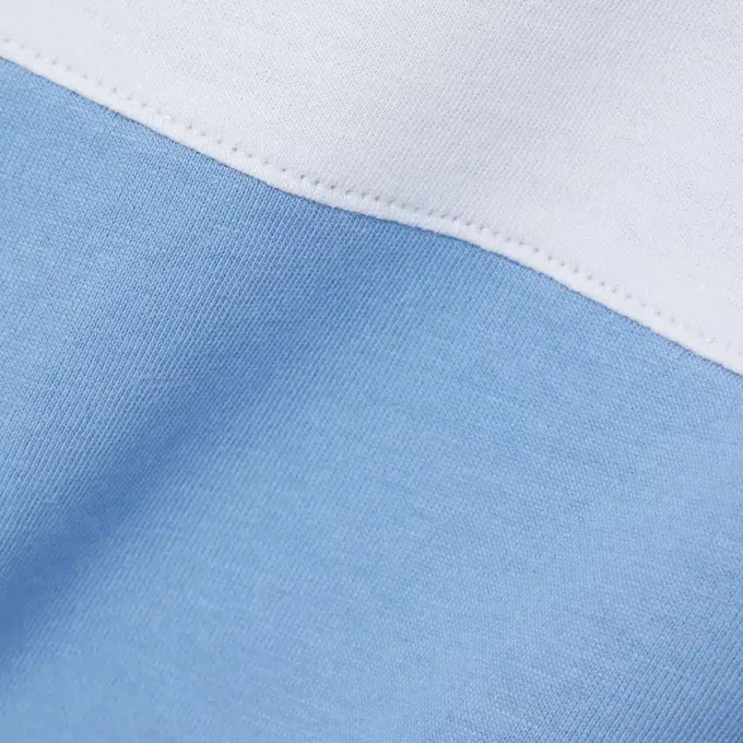 Βαμβακερό T-shirt με χρωματικά μπλοκ Βαμβακερό T-shirt με χρωματικά μπλοκ