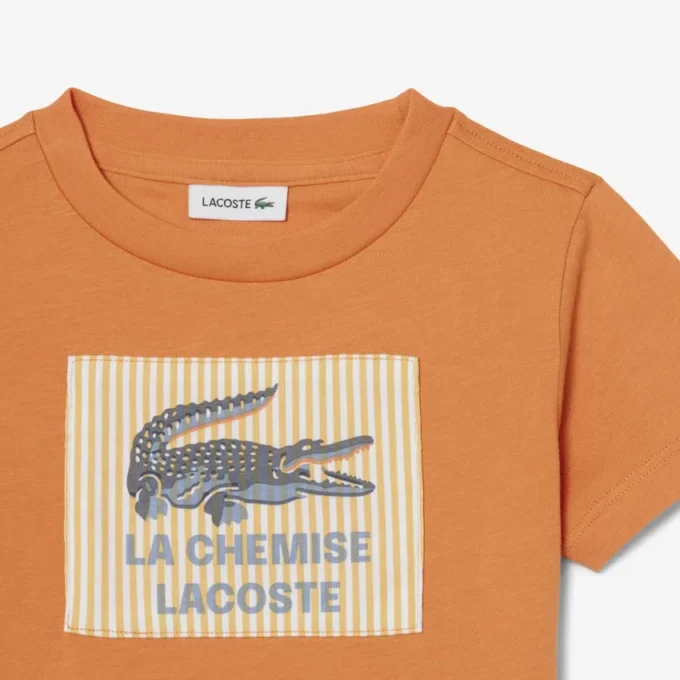 Βαμβακερό T-shirt με διακοσμητικό έμβλημα