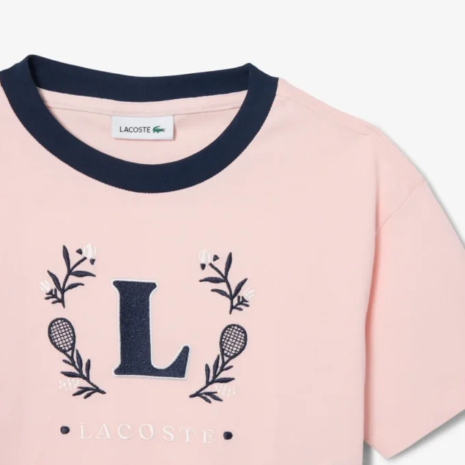 Βαμβακερό T-shirt με έμβλημα σε αντίθεση